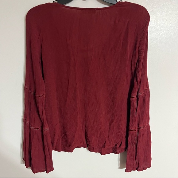 Hollister Women's Size Medium Cropped Peasant Top Maroon Bell Sleeve Lace Front - Picture 7 of 8
